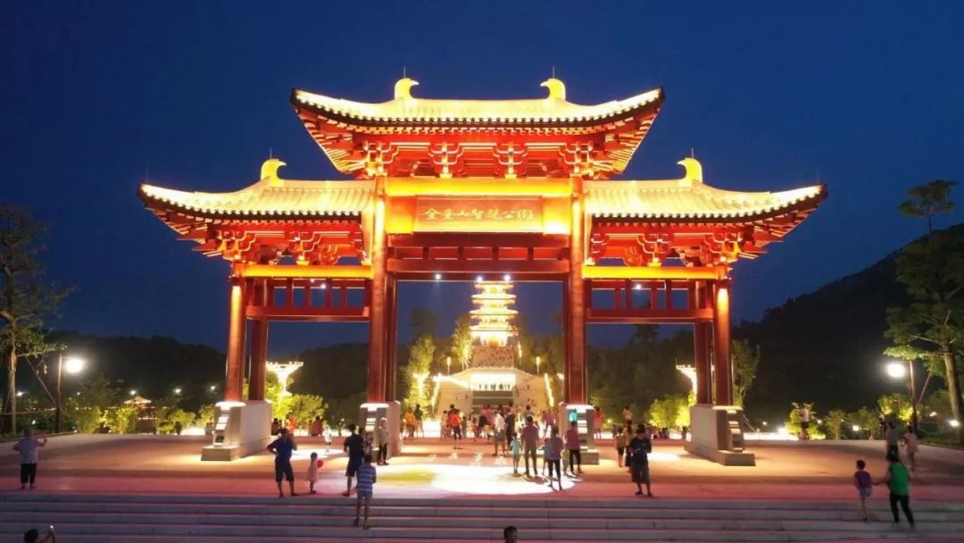 2019新兴国际半程马拉松赛将于11月17日鸣枪开跑报名进行中