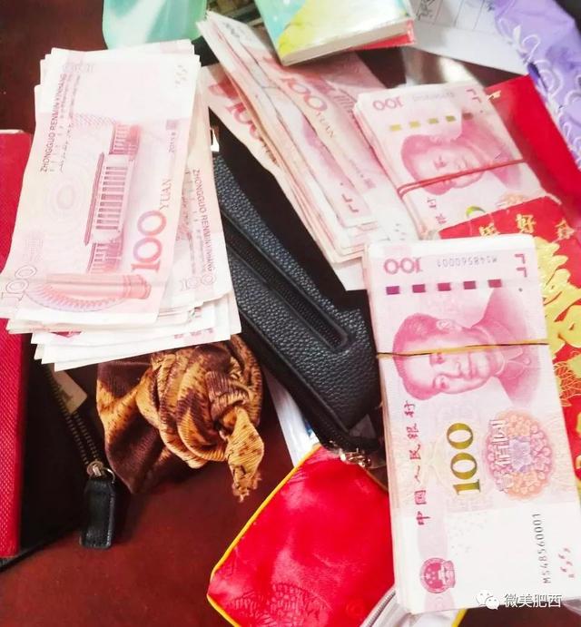 点赞粗心乘客丢失万元现金和金首饰公交司机拾到送还