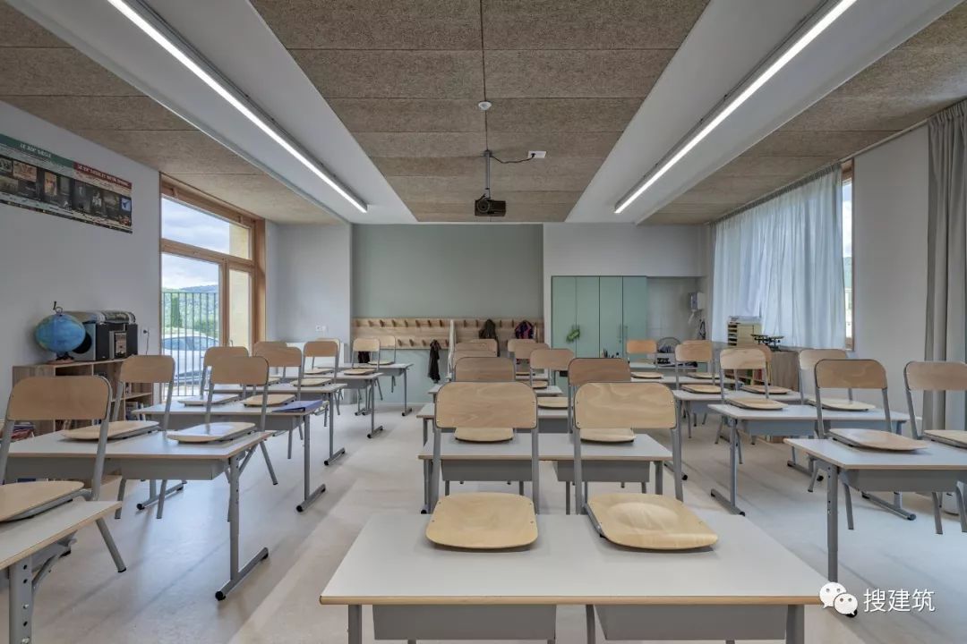 设计国外小学建筑漂亮的石材立面