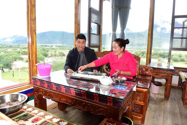 记者 扎巴旺青 摄多布杰和德吉结婚后的第一年,也就是2003年,时值林芝