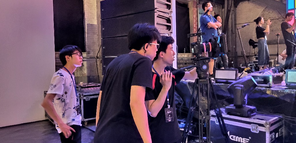 倾城音乐我们带你走进摇滚乐队痴人的演出彩排