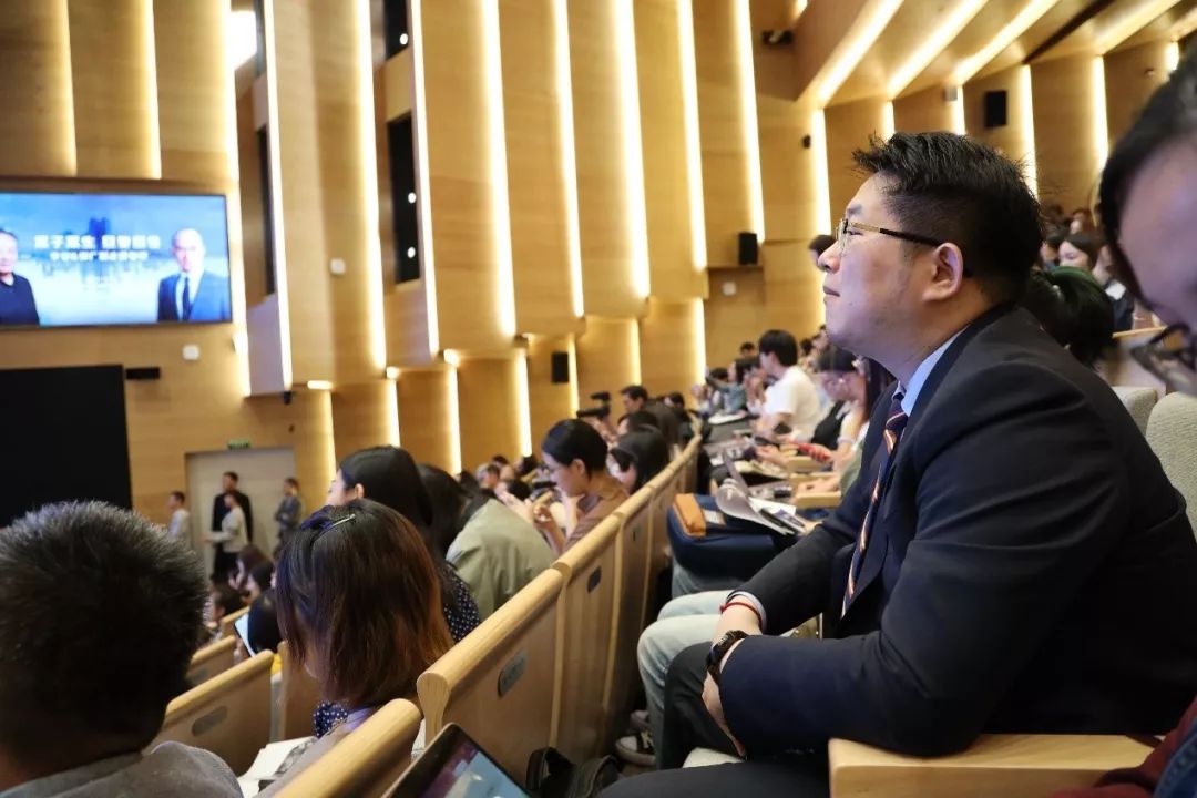 正在听讲的观众们/图源:王语晴"最根本的精神家园在于你自己"在提问