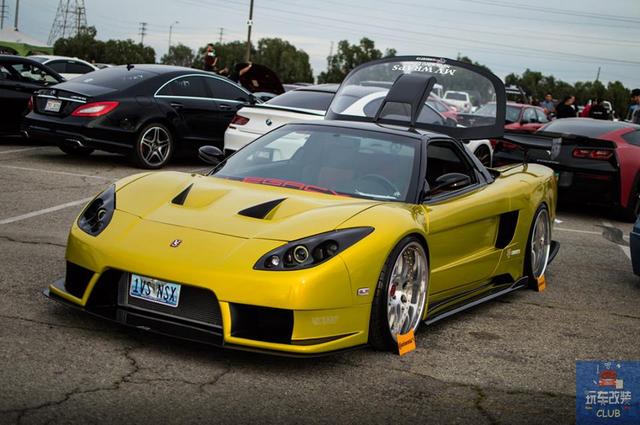 人"垂涎三尺"的本田nsx,全车外观部分选用了3m柠檬黄色贴膜,veilside