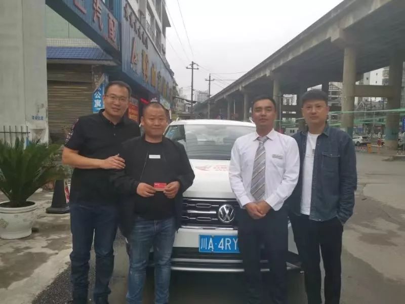 是什么事情让941海涛等主持人这么关注要为这些人送8000购物卡