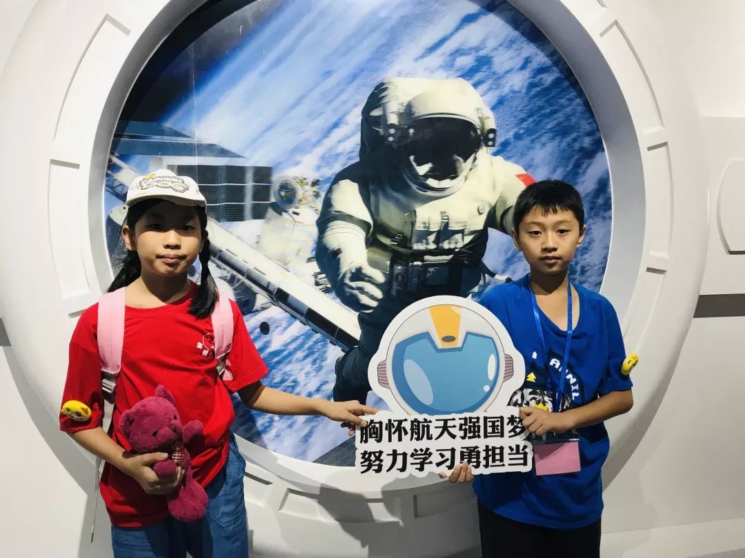 南粤雏鹰活动风采小小宇航员探索太空的奥秘