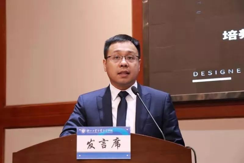 阿里巴巴工业物联网学院院长孟凡光作题为《融合阿里