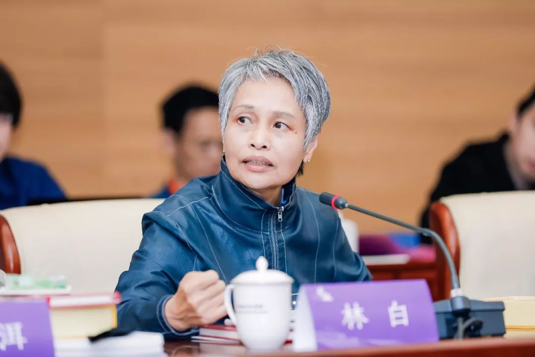 林白是当天到场作家中,在《花城》发表作品最多的作家,她说:"我与