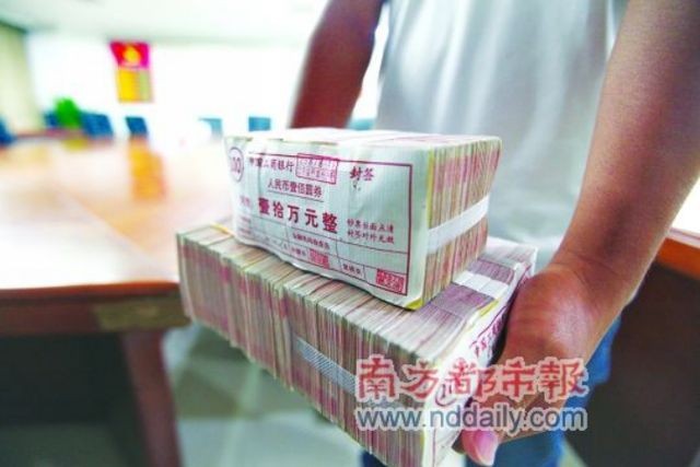 同时,他们手里持有的现金及现金等价物,接近25万亿元