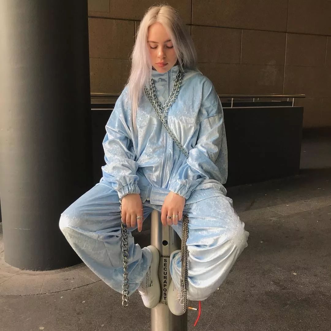 反抗典型女性形象billieeilish只是穿者自己想穿的衣服