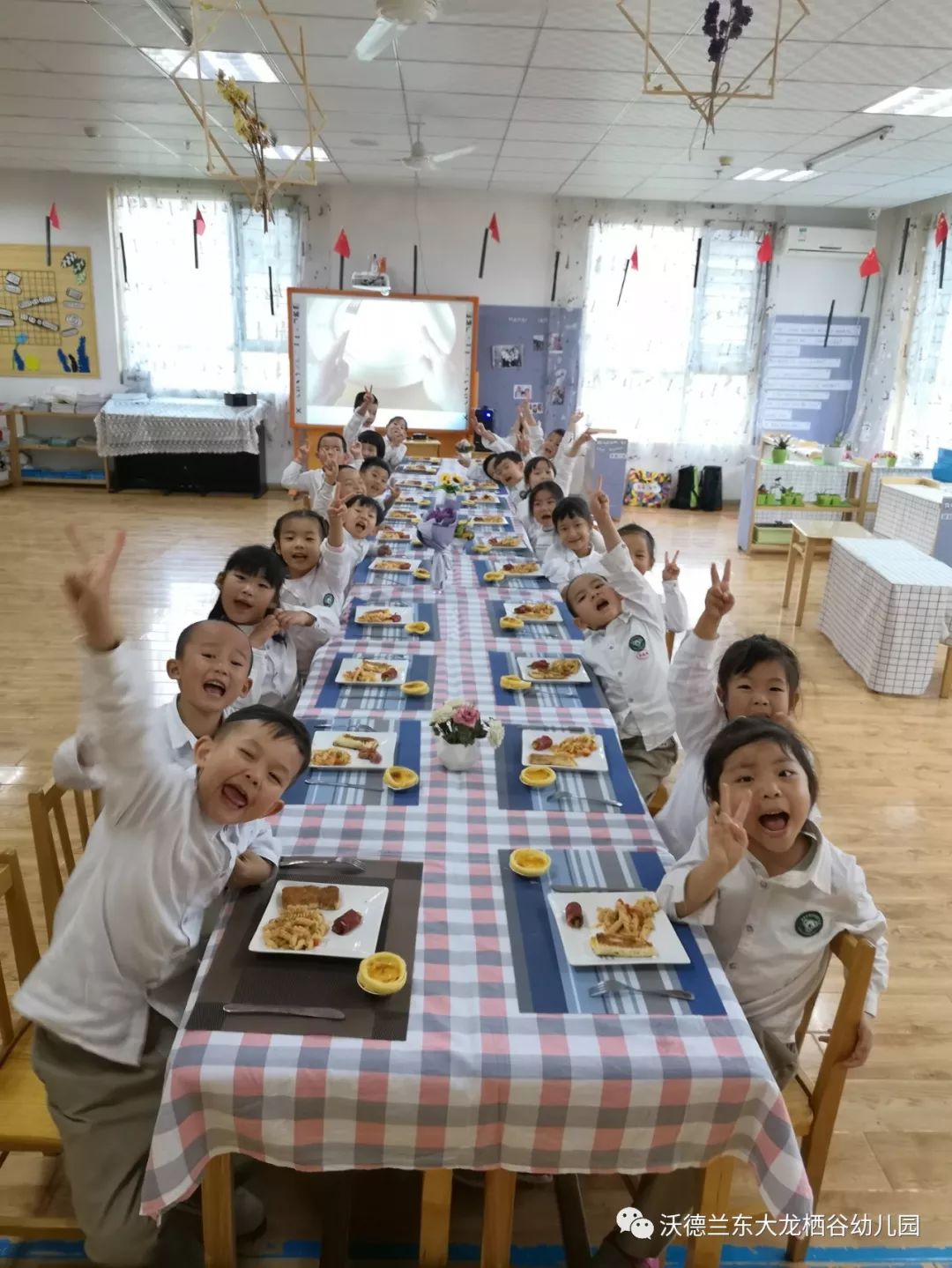 不负时光,美食共享——沃德兰·东大龙栖幼儿园双语班西餐日活动