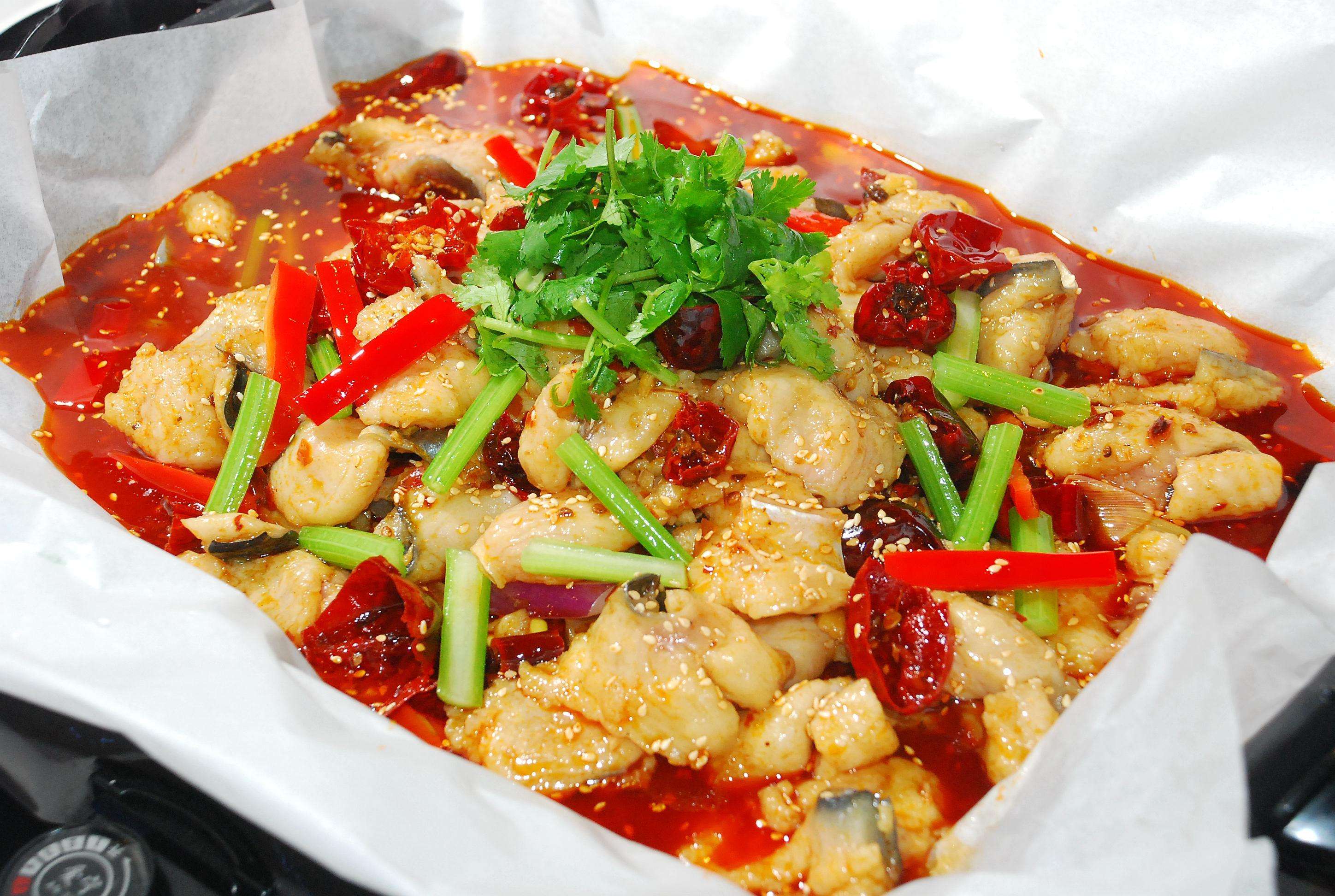 近年来,纸包鱼在餐饮市场中受到消费者们的热烈追捧