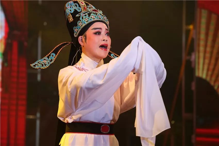 京剧,越剧,绍剧,姚剧,豫剧,黄梅戏等均可③演唱形式:清唱,对唱,彩唱等