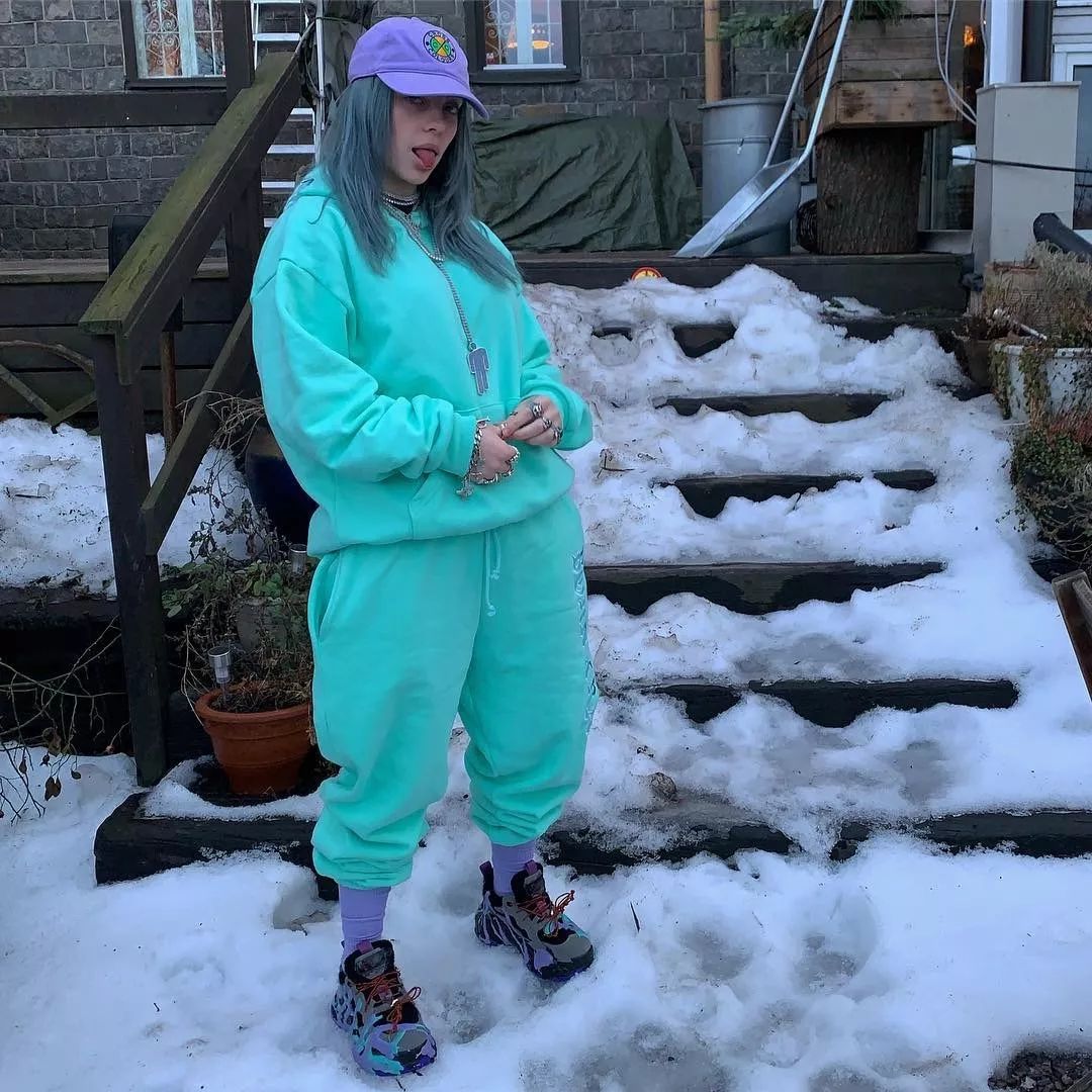 反抗典型女性形象billieeilish只是穿者自己想穿的衣服