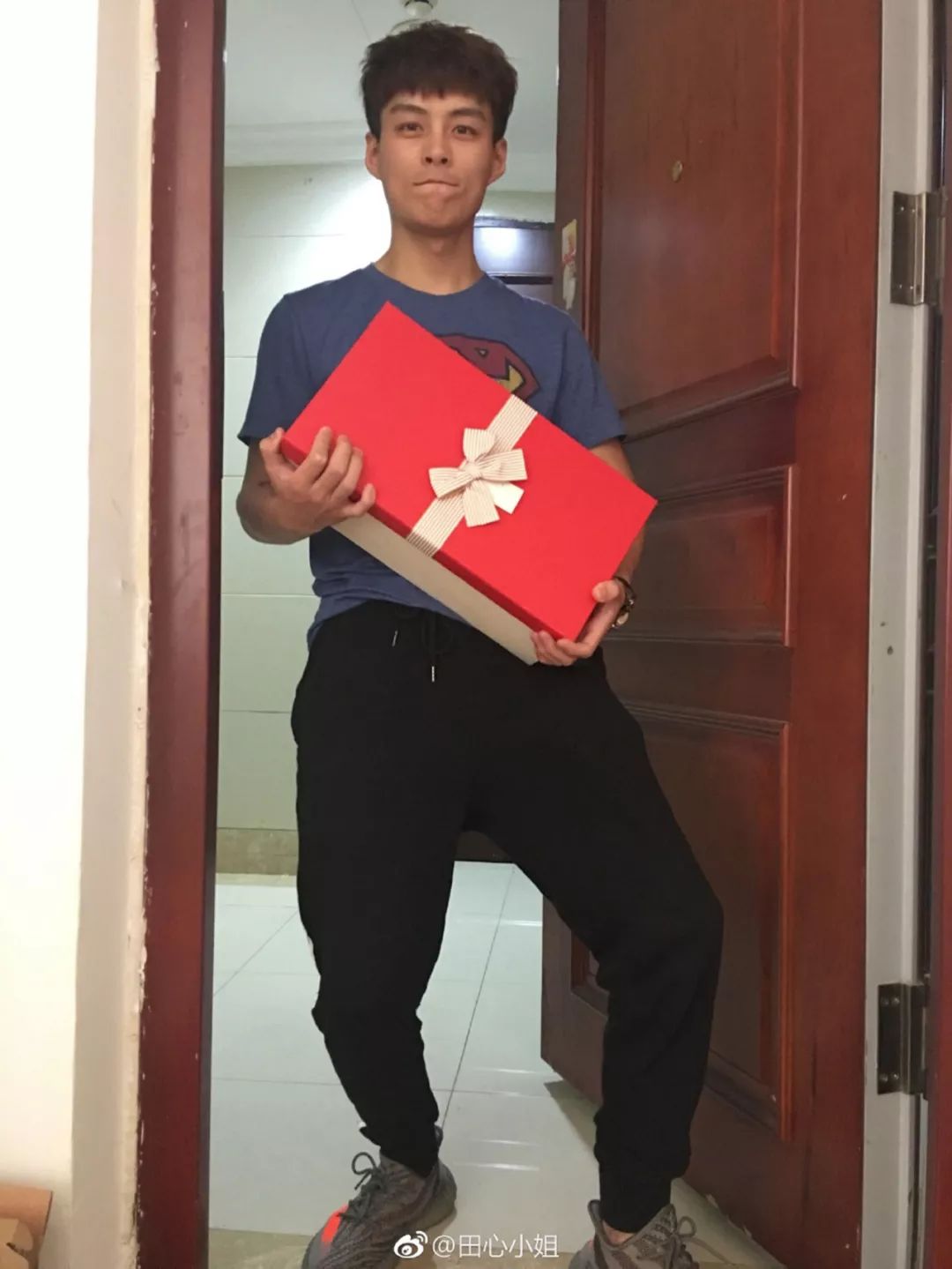 "老婆,求你千万别离婚!"_老公