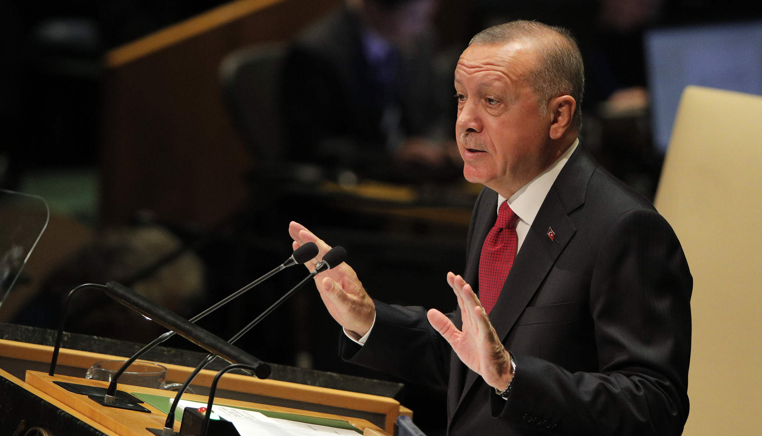 10月15日,俄罗斯总统普京应土耳其方面邀请与埃尔多安通电话,双方讨论