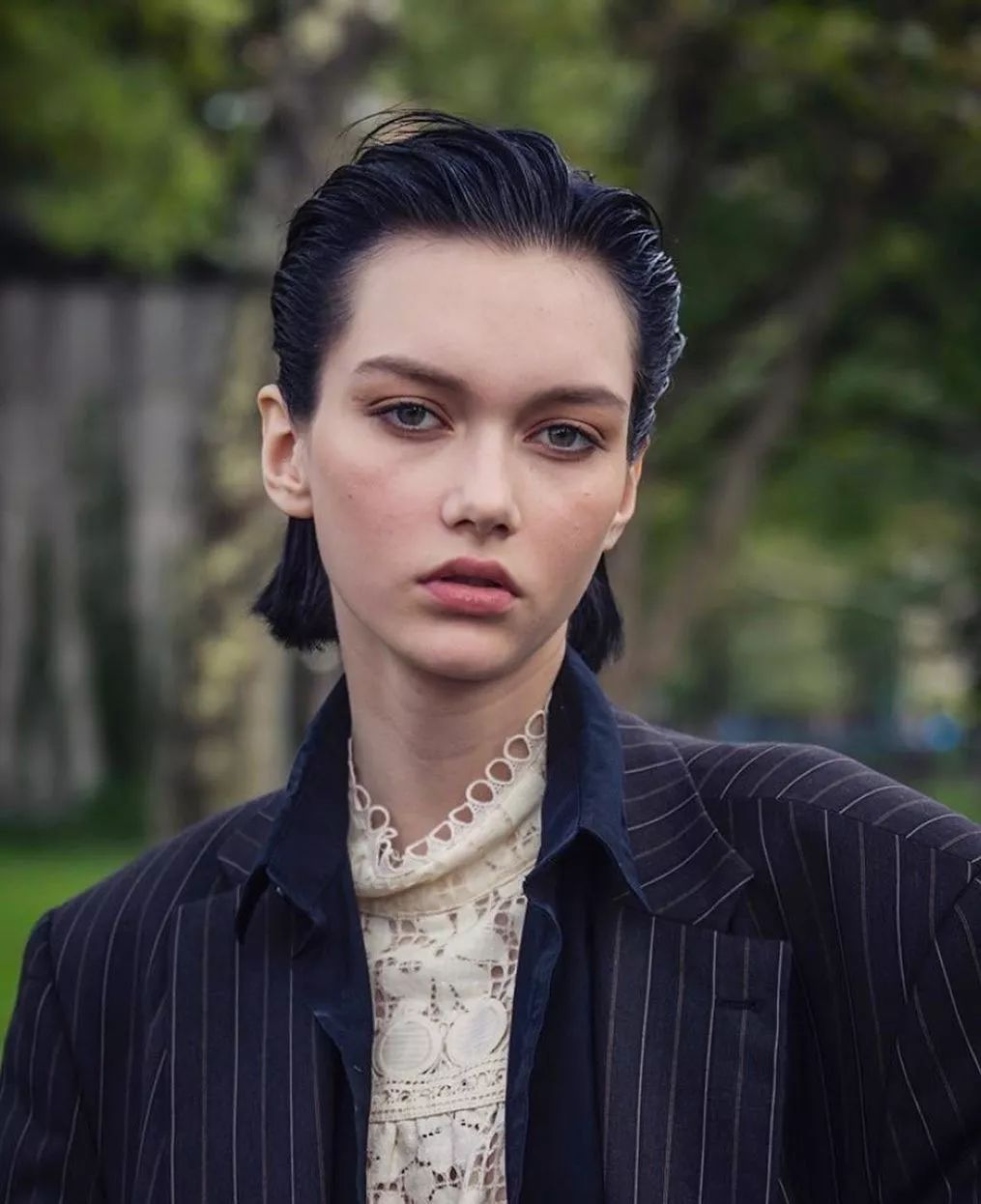 16岁的你还在写作业,17岁的她却把秀都走腻了?_sofia