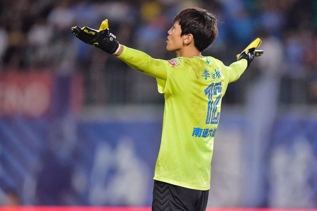 投票李亚楠入选9月最佳门将候选快来为他投票吧