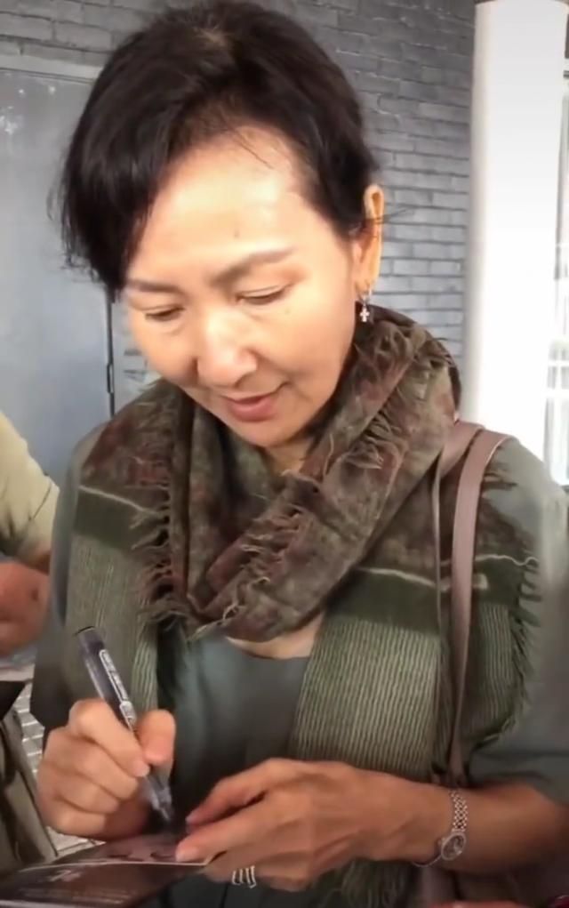 原創60歲真的是女明星的分水嶺陳美琪沒了胭脂粉黛皮膚狀態好真實