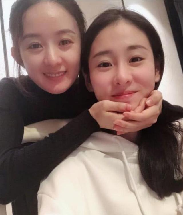 原创张碧晨晒合照为赵丽颖庆生两美同框颜值高颖宝成熟女人味尽显