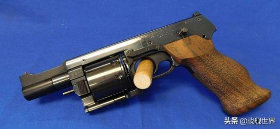 突破常规的设计弹仓位于扳机的前面的转轮手枪