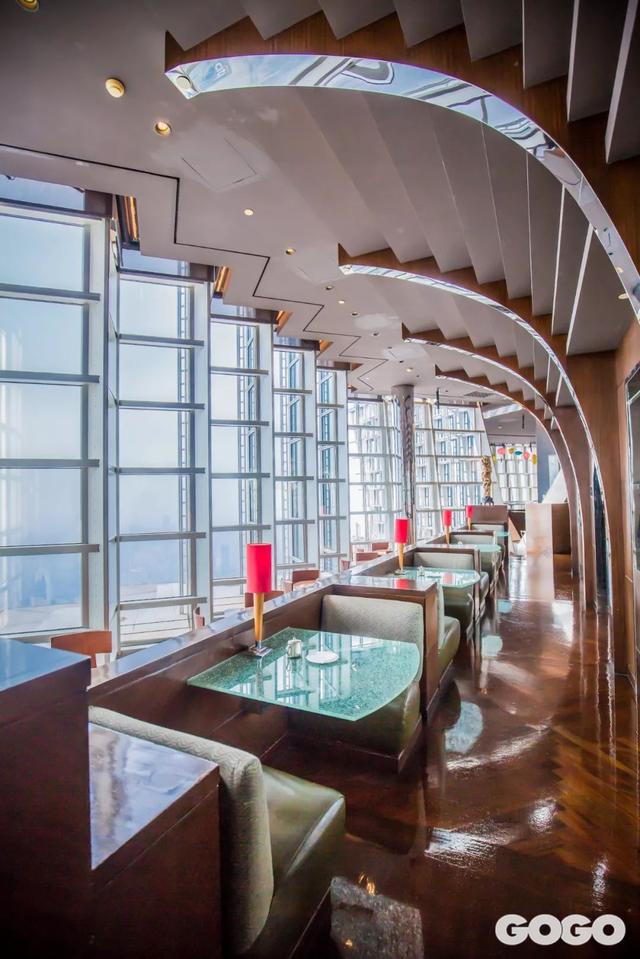 9九重天酒廊坐落在上海金茂君悦大酒店87层的还抢先体验了这一波限定