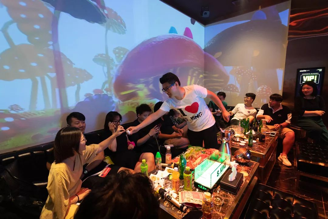 ▼13第·伍·站勇气不够,喝酒来凑爱情不是掌握在少数人手里,而是