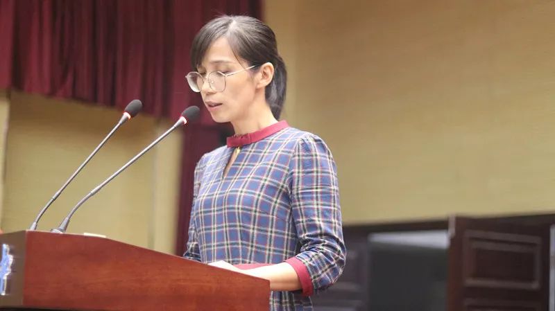 陈旭老师,宋永涛老师,杨水琴老师,杨波老师作为班主任代表分别发言