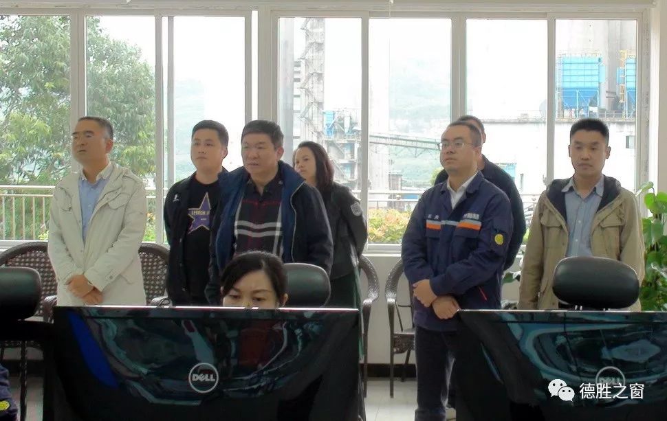 10月15日, 重庆果园港谭安乐总经理一行到德胜钒钛考察交流,公司董事