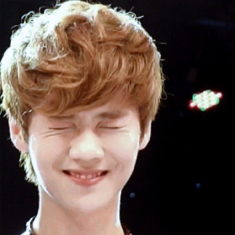 分享鹿晗眯眼睛系列 人类幼崽又在发射可爱光波