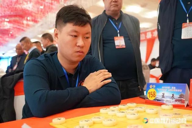 王昊四连胜一马当先 塞外边城群雄鏖战硝烟四起_象棋