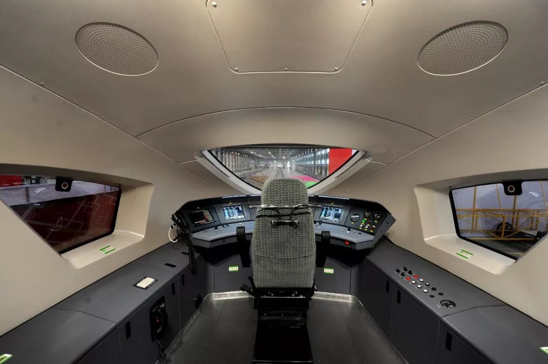 中车唐山时速250公里等级cj2型动车组获准生证