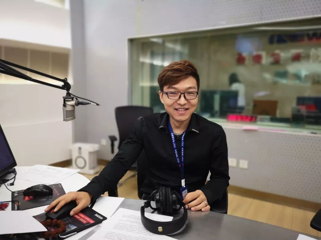 主持人王鑫今天邀请了《有多远走多远》主播王鑫,听听"新闻出身"的