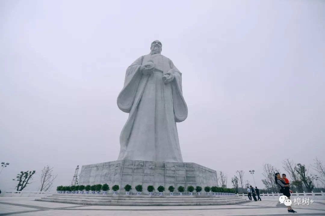 樟树岐黄小镇的药王像图片