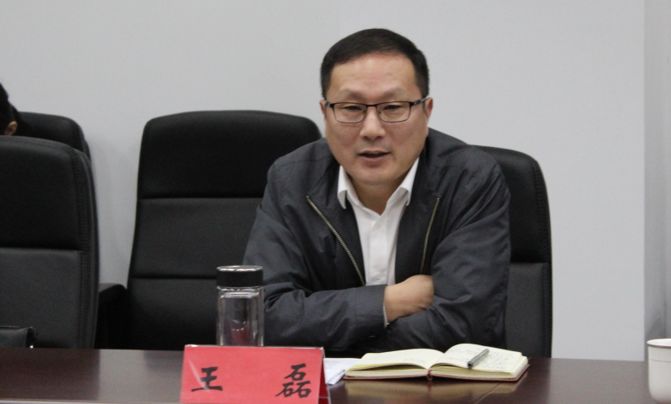 日照市委常委政法委书记耿学伟到日照港国贸中心开展专题调研