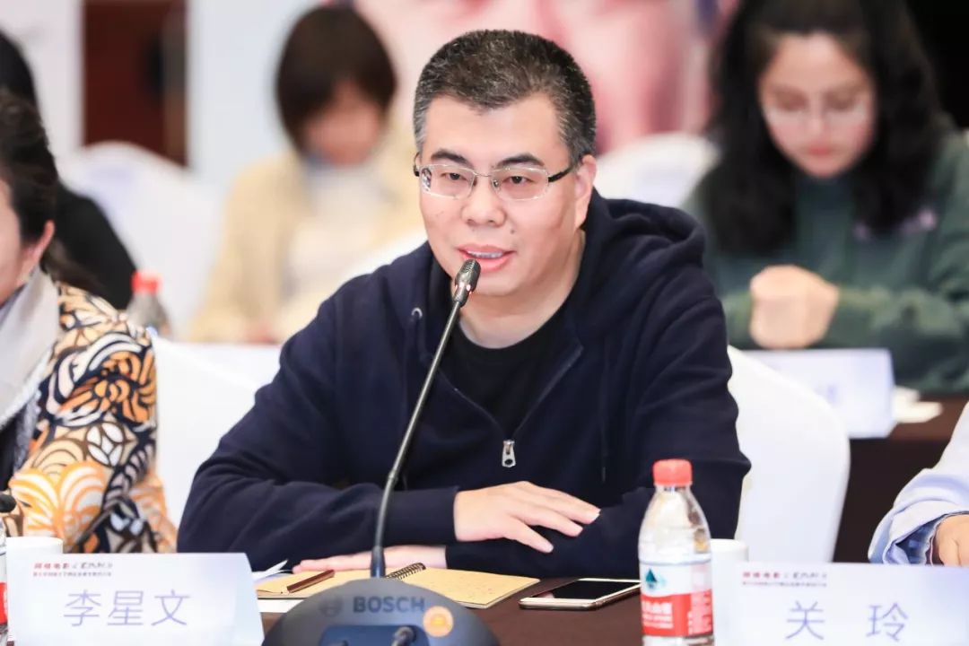 李星文凡影创始合伙人王义之结合自身深入农村参与的助学活动谈到