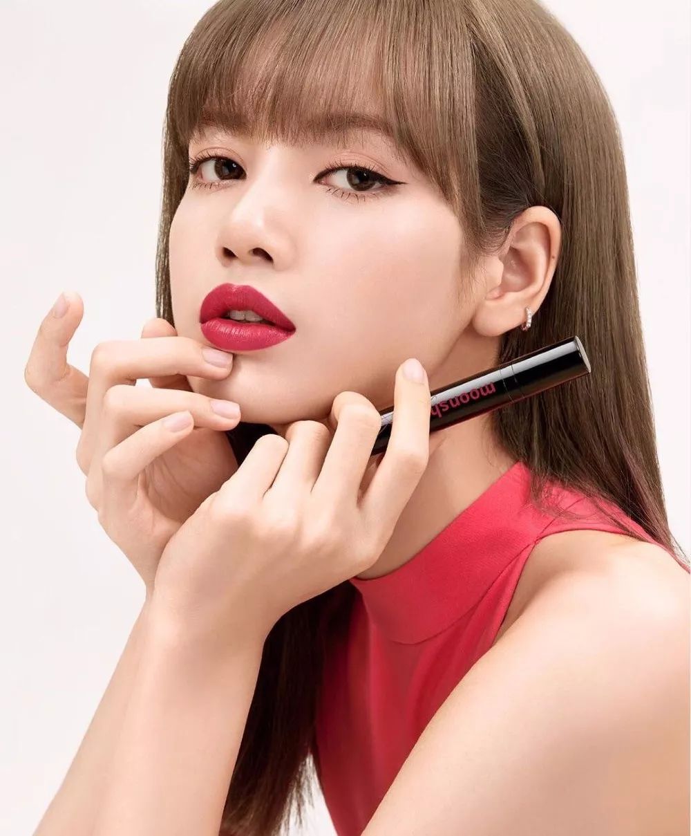 lisa来中国参加选秀节目了?脱离韩式滤镜长这样?