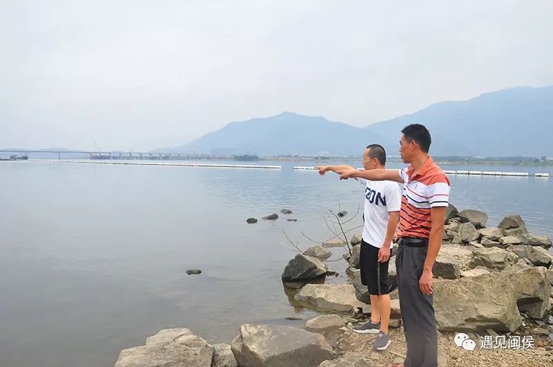 他们分别是甘蔗街道闽江防溺水宣传员洪林俤,闽侯县冬泳协会成员王武