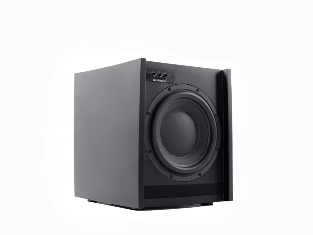 uandksound(英国之声)m1200-n影院实装后,胡先生多次进入房间体验影片