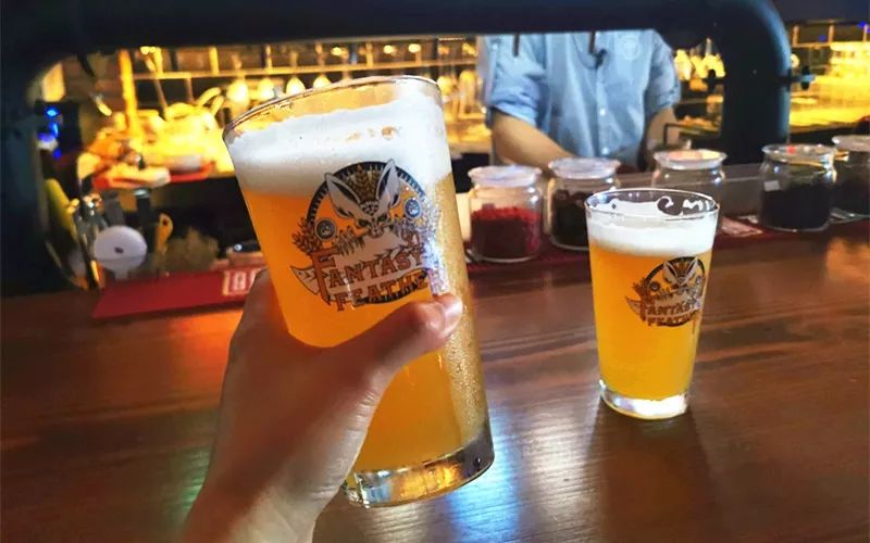 冰杯② 压啤酒全新的口感体验带来极致冰爽啤酒老炮儿必点冰杯步骤