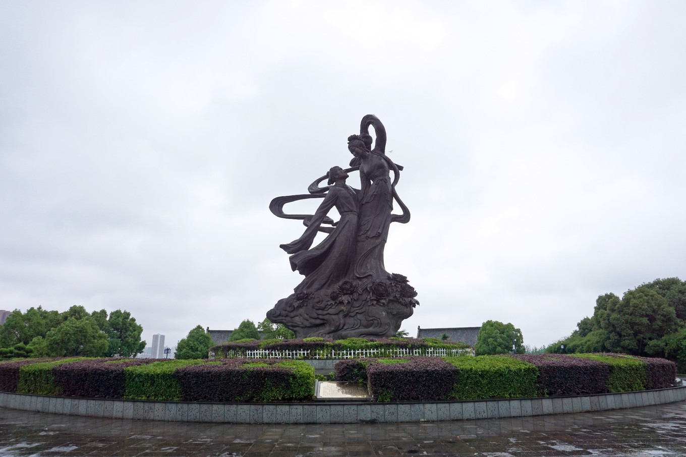 抚州市区有个梦湖,梦湖中有个梦园,还原了《牡丹亭》的真实场景