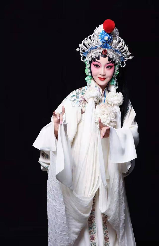 京剧青衣演员张茜天赋极佳清亮甜美