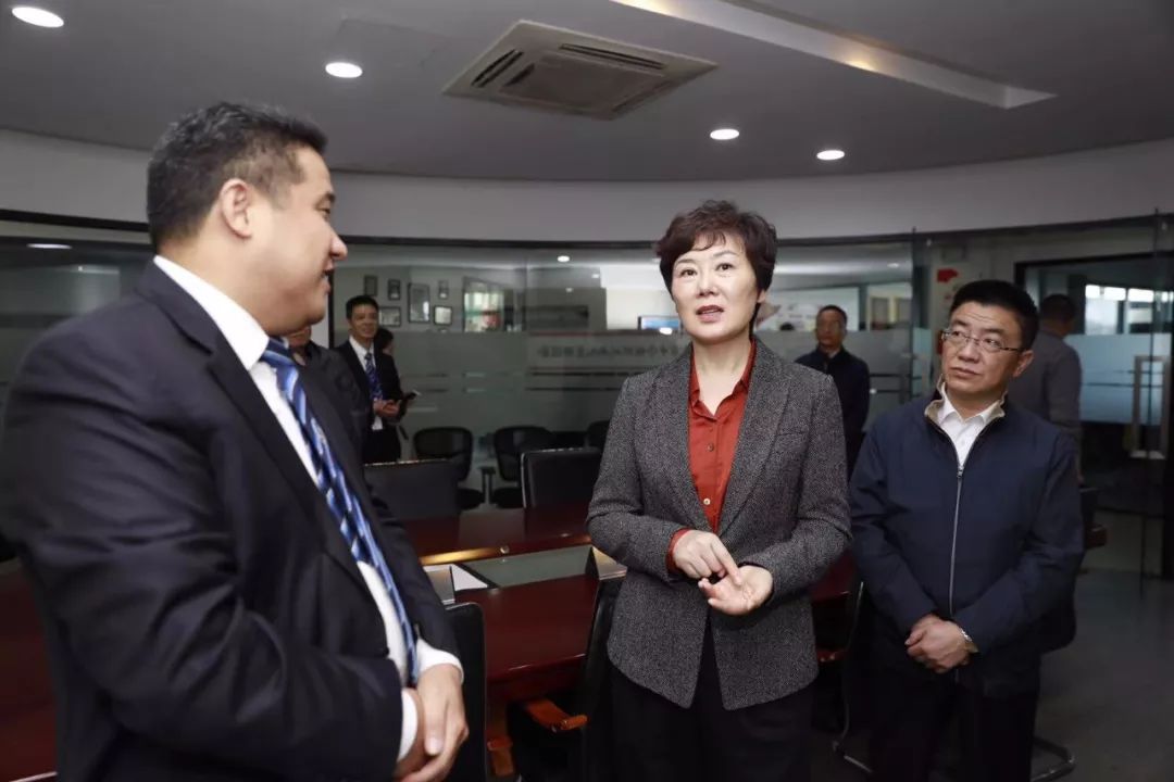 中共南京市委常委统战部长华静走访调研中虑律师事务所