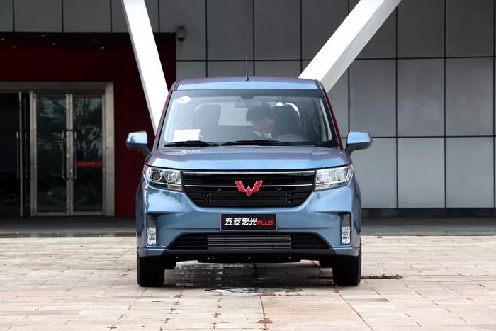 国产神车纵置后驱6速手动涡轮增压658万起售