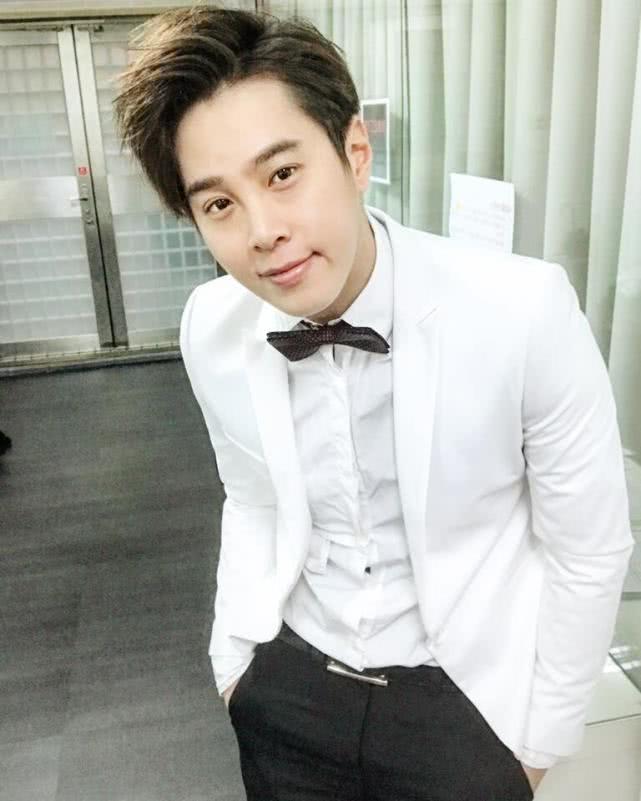 原创女星晒产后肥胖照,凸肚和产前没区别,4个月狠甩13公斤恢复身材