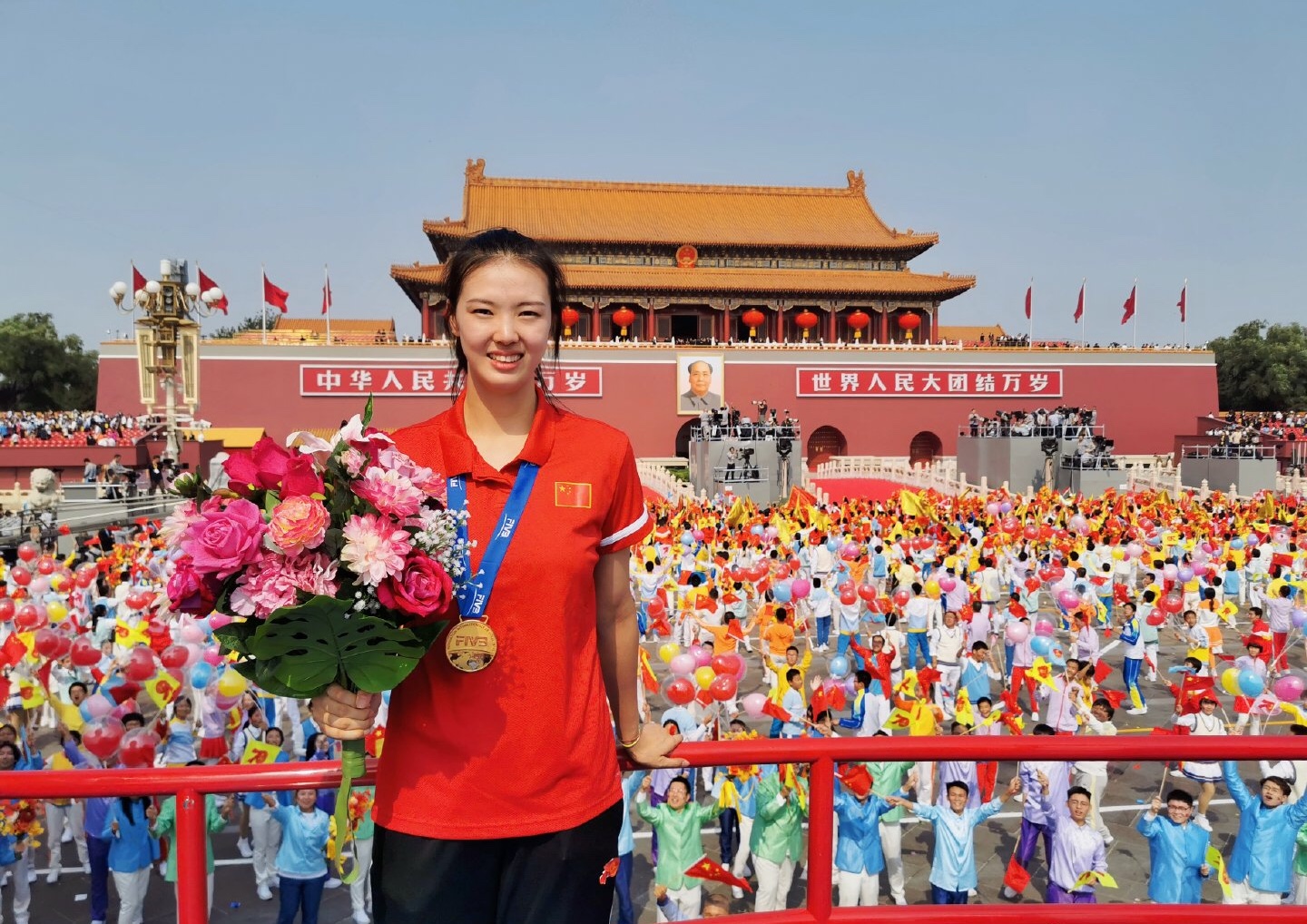 15天粉丝涨至300万张常宁再次为粉丝发福利与未婚夫公园撒狗粮