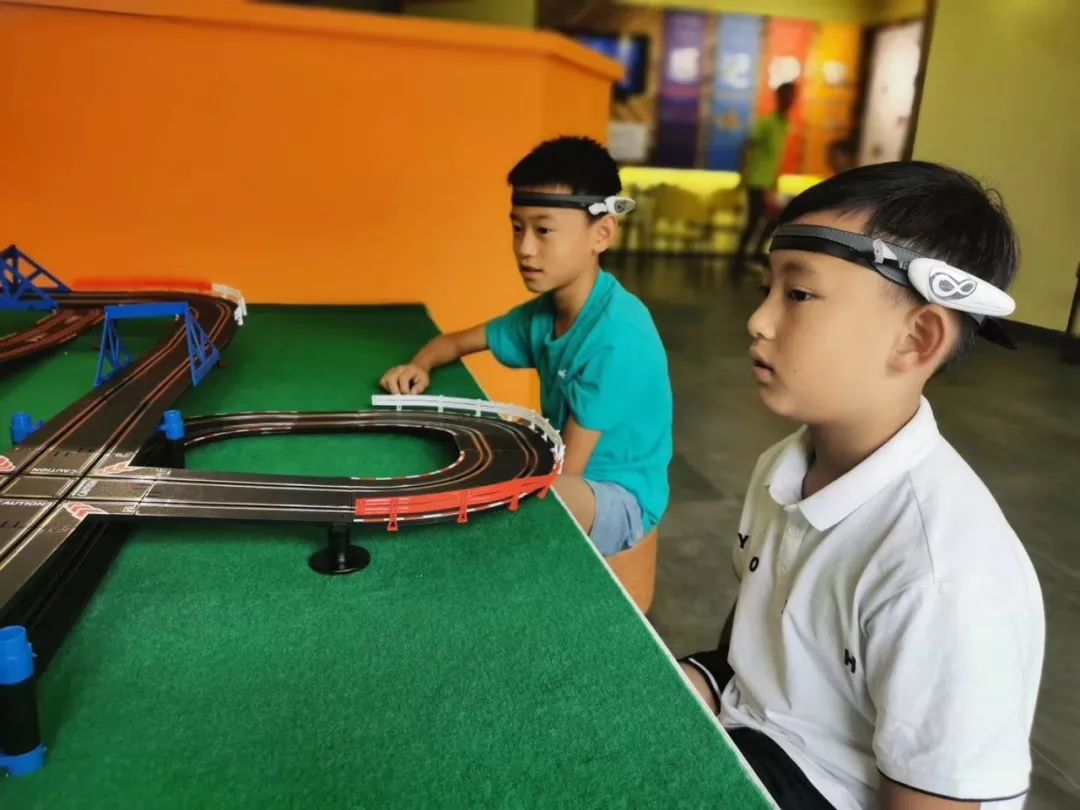 新奇用意念控制赛车开赛车赢12000元奖学金赶紧报名吧