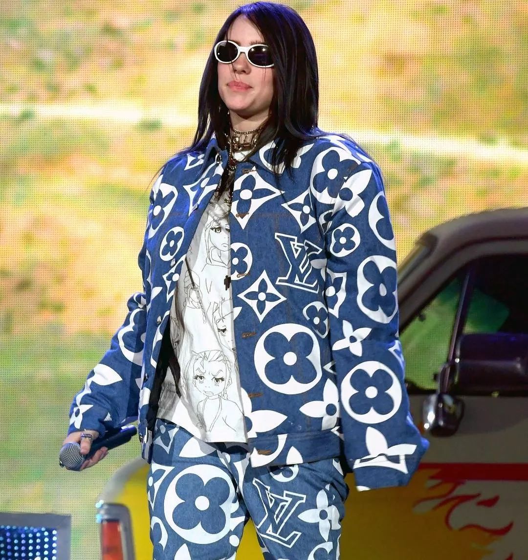 反抗典型女性形象billieeilish只是穿者自己想穿的衣服