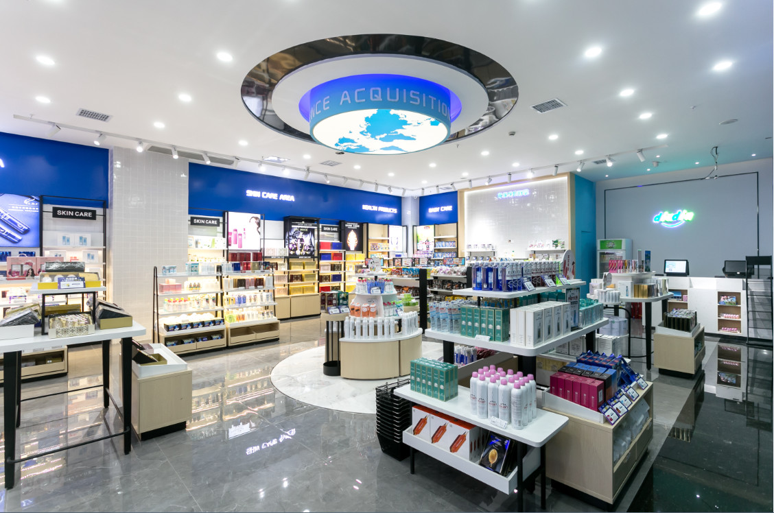 中端,大众化等不同知名品牌,将全球名品与时尚爆款完美结合,sku达到