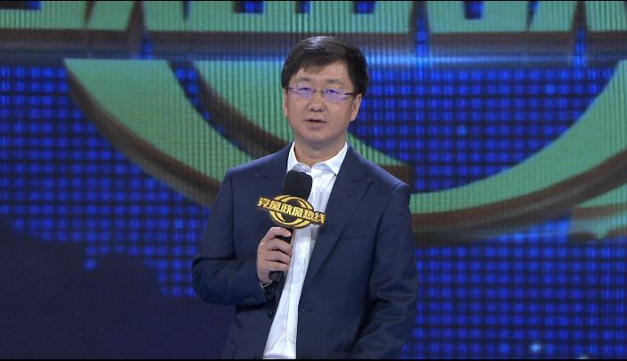 主持人 洪源:在短片中,您认为医保局大厅有什么问题?