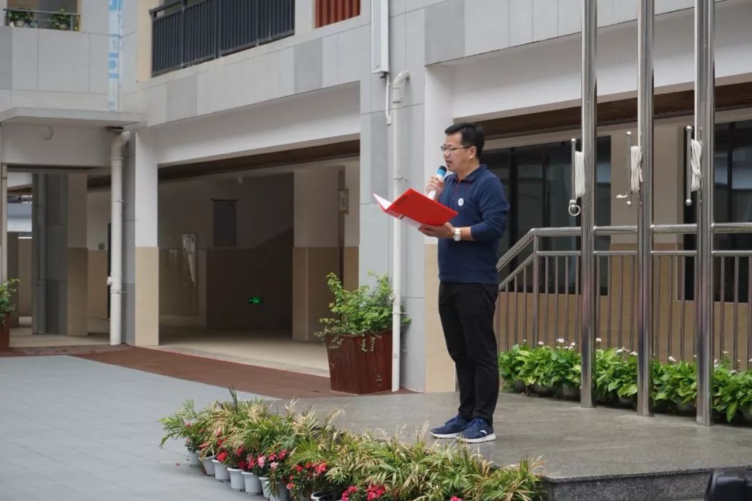 红领巾心向党争做新时代好队员八一路小学隆重举行大队主题活动